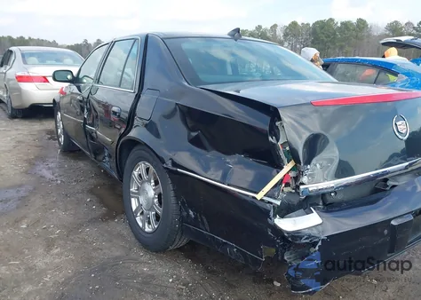 2011 Cadillac Dts Standard z USA, uszkodzony, nr VIN 1G6KA5E67BU120196